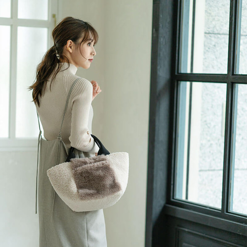 もこもこ ファーバッグ ボアトート 軽量 アイボリー×グレージュ 舟形