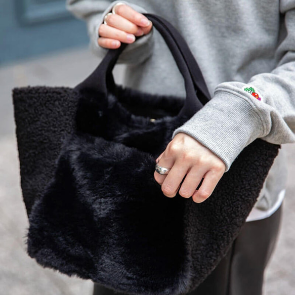 もこもこ ファーバッグ ボアトート 軽量 ブラック×ブラック 舟形 HAYNI