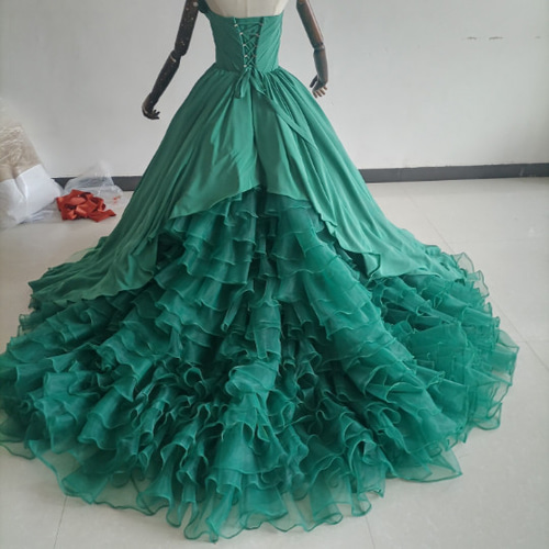 大人気上昇 豪華！グリーン カラードレス ラッフルフリル 華やかな  