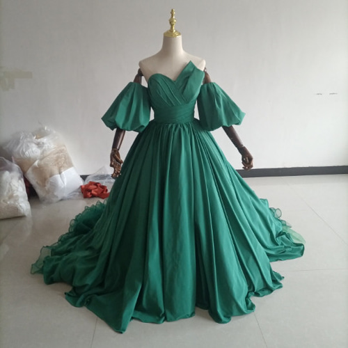 大人気上昇 豪華！グリーン カラードレス ラッフルフリル 華やかな  