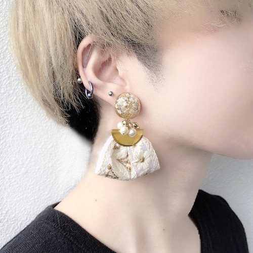 大ぶりチュールインド刺繍リボンタッセルイヤリング/ピアス イヤリング 