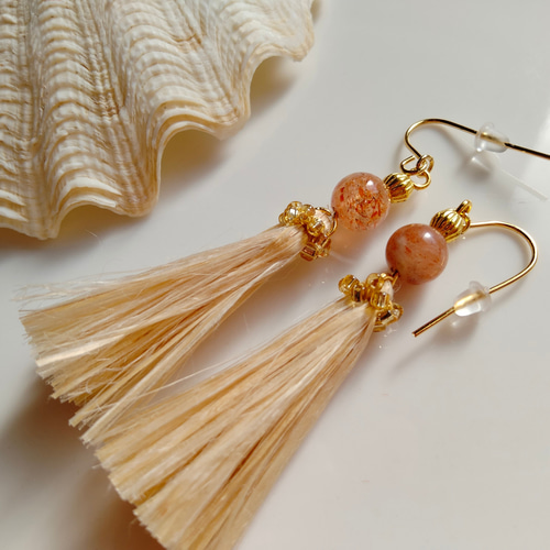 テラ✳天照] サンストーン精麻タッセルピアスゴールドビーズ刺繍◇太陽