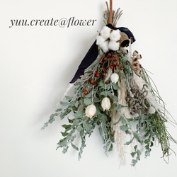 『yuu.create@flower』パンパスグラスとバラの実のスワッグ 1枚目の画像