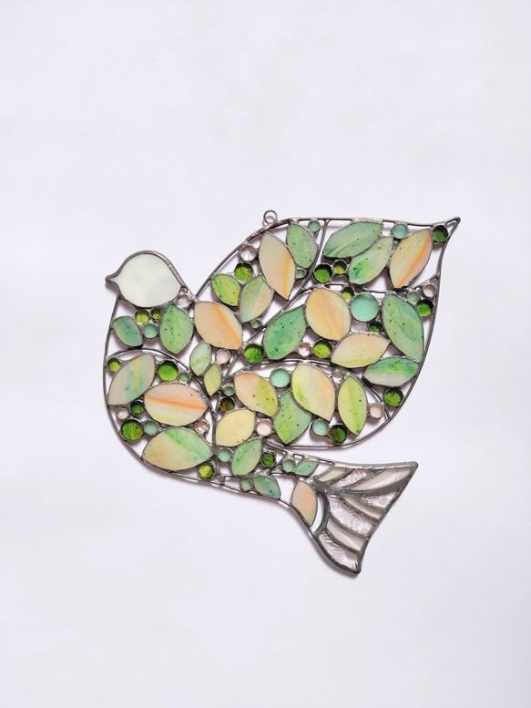 葉っぱ模様の緑の鳥〈ステンドグラス〉〈ウォールバード〉 3枚目の画像