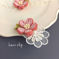 ぷっくり梅の花とフラワーレースの ヘアクリップ　オールドローズ 1枚目の画像