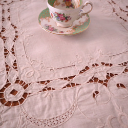 フランスの手仕事/エクリュ色のリネン生地にお花の手刺繍 テーブルクロス (ヴィンテージ アンティーク） 7枚目の画像