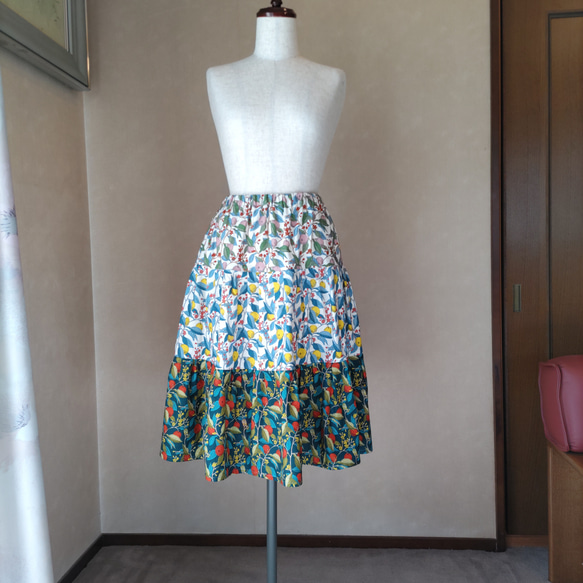 フルーツ模様　リバティ三段ティアードスカート 4枚目の画像