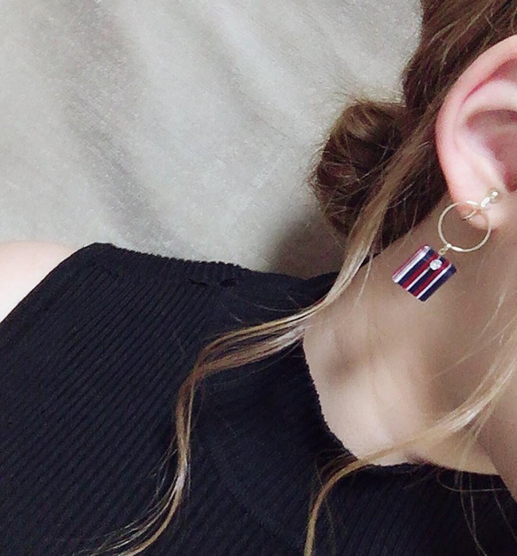 (全2色)Asymmetry square hoop stripe pierce/earring 5枚目の画像