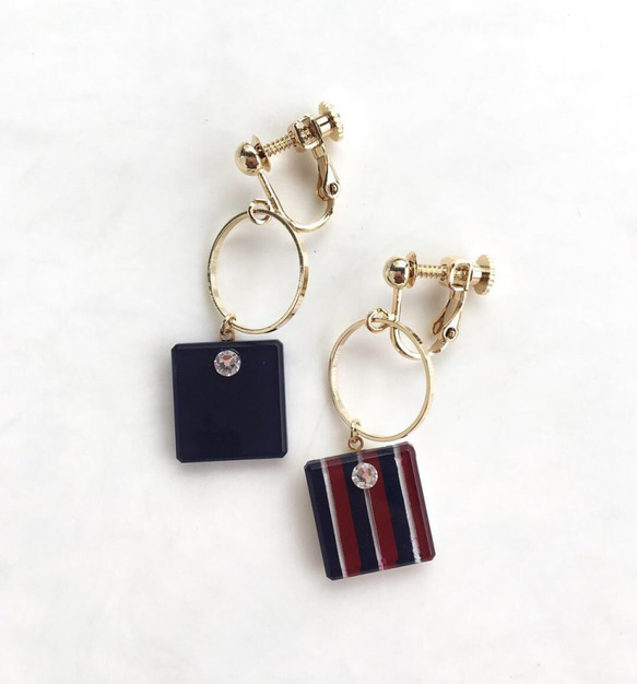 (全2色)Asymmetry square hoop stripe pierce/earring 3枚目の画像