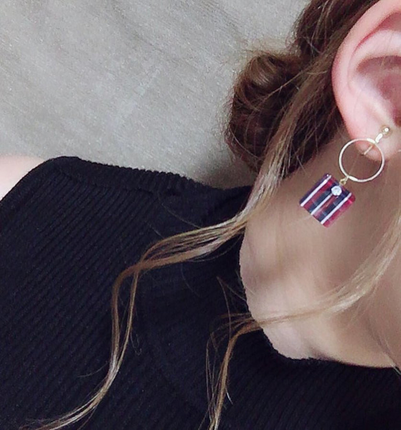 (全2色)Asymmetry square hoop stripe pierce/earring 4枚目の画像