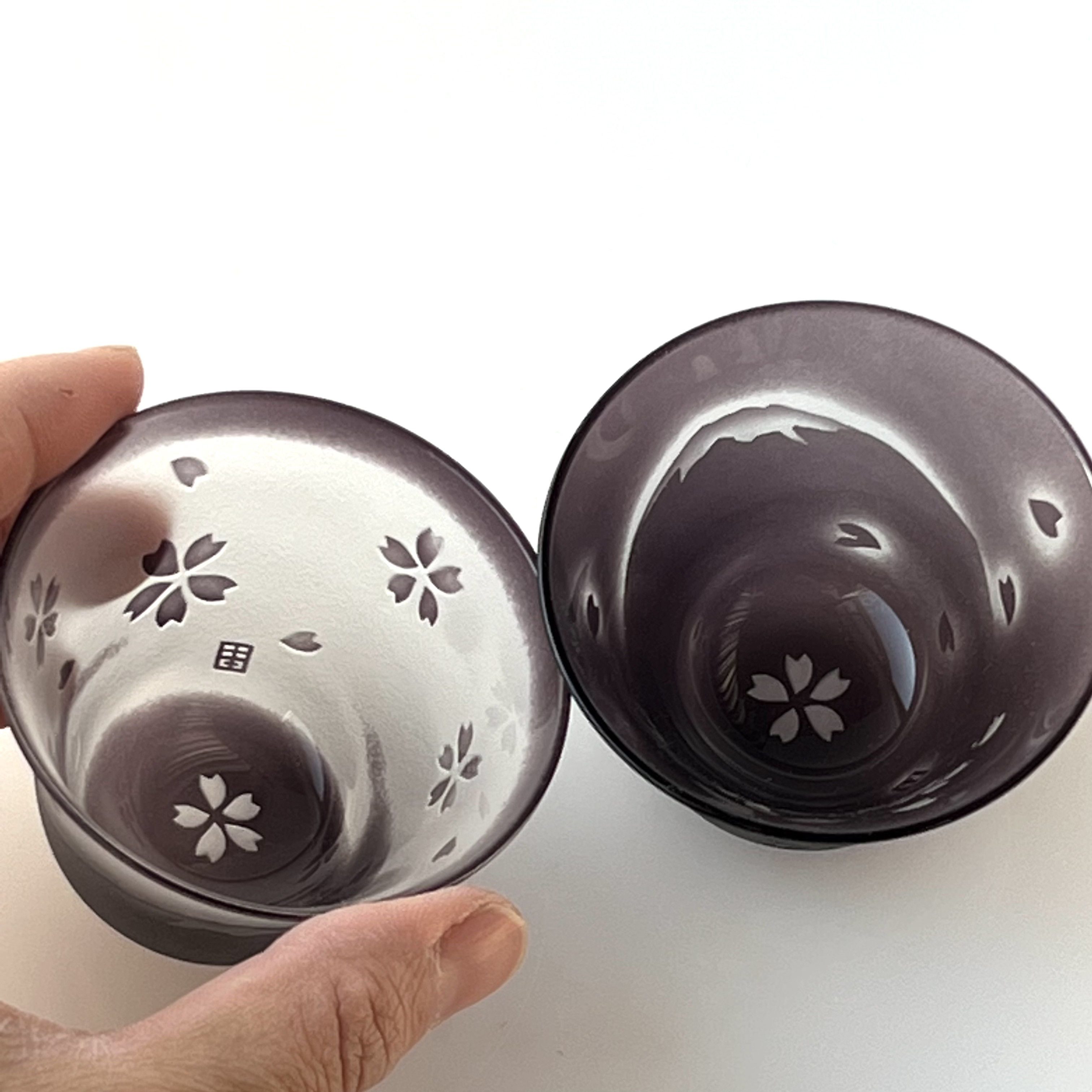 【木箱入り】受注制作～桜、富士グラス～　紫ペア　おちょこ ぐい呑み（江戸硝子）