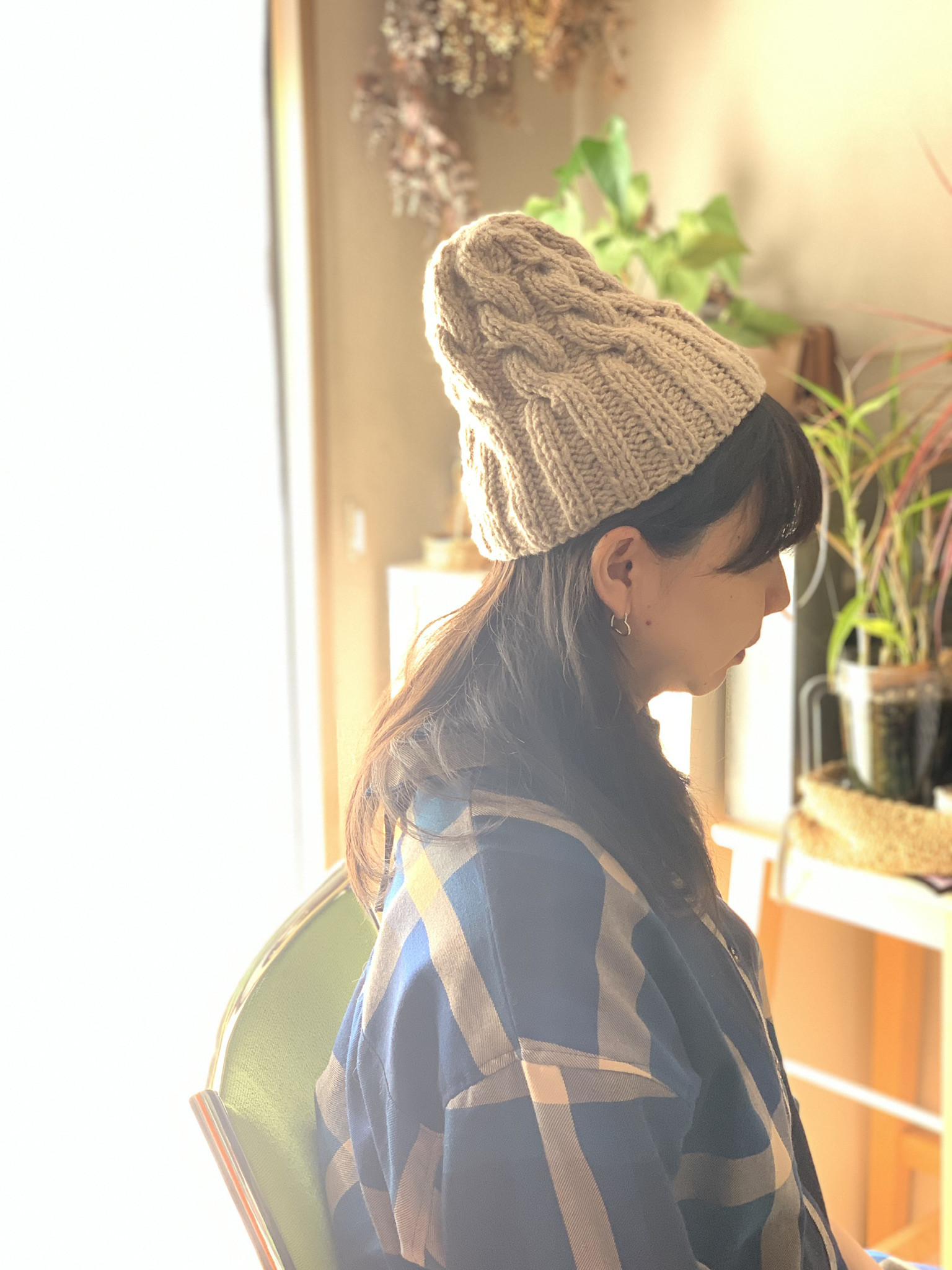 棒針編み・縄編み模様の帽子 ニット帽 ホワイトグレー - ファッション/小物