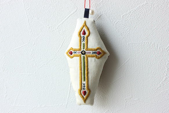 【手刺繍】十字架のオーナメント⁂クリスマスに⁂ 1枚目の画像