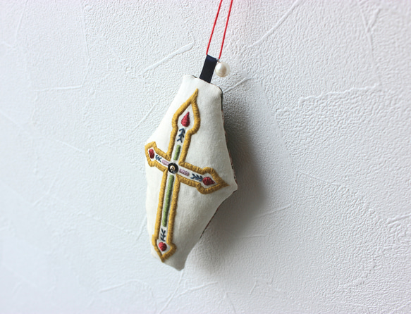【手刺繍】十字架のオーナメント⁂クリスマスに⁂ 2枚目の画像