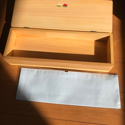 少し大きめの食卓に置ける箸箱(和柄）うそ鳥と梅と琵琶　カトラリーケース　メガネ入れ　小物入れ　木製の箸箱　蓋付き箸入れ 9枚目の画像