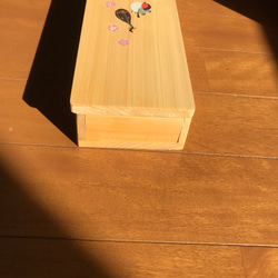 少し大きめの食卓に置ける箸箱(和柄）うそ鳥と梅と琵琶　カトラリーケース　メガネ入れ　小物入れ　木製の箸箱　蓋付き箸入れ 10枚目の画像