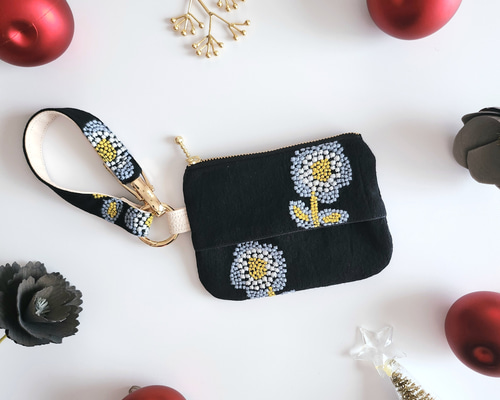 agew familiar ポーチ カラナビ スマホストラップ agew familiar ポーチ カラナビ スマホストラップ 美品 familiar