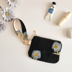uloco ウエストポーチ　刺繍いちご柄　新品（週末限定お値下げ） いちごの刺繍ポーチ - MS39402525'S GALLERY | minne 国内最大級
