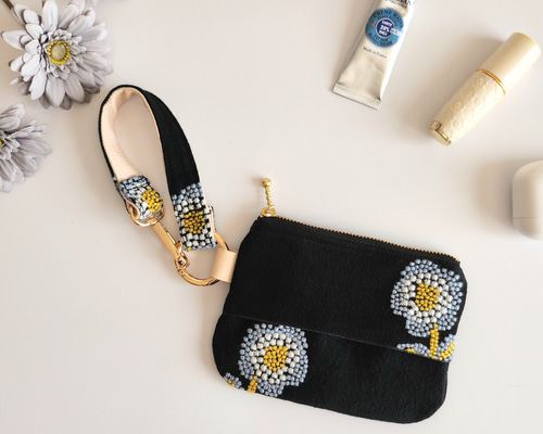 BIGなお花刺繍のストラップ付きマルチティッシュポーチ \ギフト