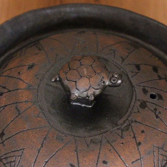 （水炊き黒二人用土鍋） do50 和食器 陶芸 美濃焼 すき焼き 湯豆腐 魚貝類と野菜 肉と野菜の水炊き 結婚祝い 魚貝類と野菜 肉と野菜の水炊き 日本現代陶彫展