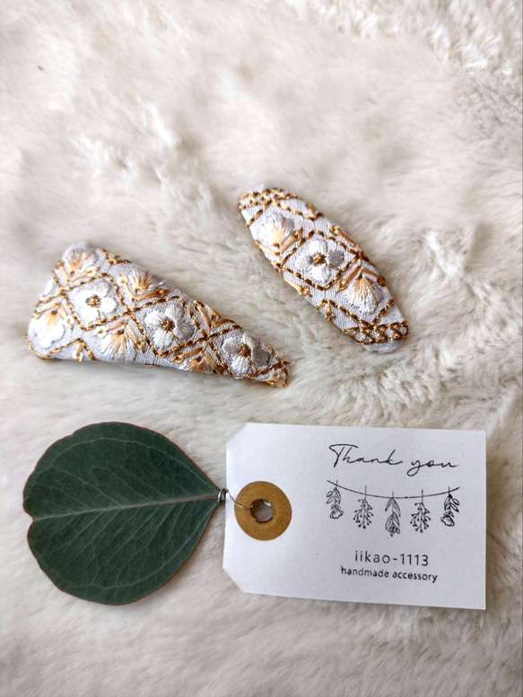 【2点Set】インド刺繍リボンのヘアピン　ぱっちんピン　アンティークWhite　７㌢&６㌢ 1枚目の画像