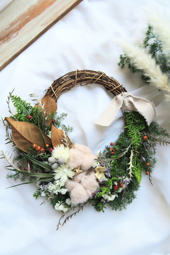 vertical Christmas leaseクリスマスリース 壁掛け 冬支度