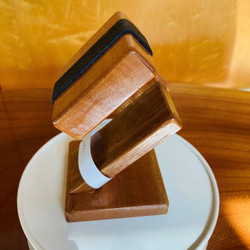 世界をめぐる銘木シリーズ　ニヤトー　タモ　時計スタンド　4,000円　 2枚目の画像