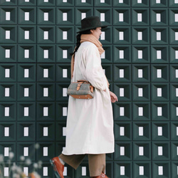 人氣爆棚的「羊毛與皮革組合」！橫扣包，手工皮革單肩包，女士必備 第8張的照片