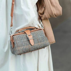 人氣爆棚的「羊毛與皮革組合」！橫扣包，手工皮革單肩包，女士必備 第2張的照片