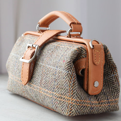 人氣爆棚的「羊毛與皮革組合」！橫扣包，手工皮革單肩包，女士必備 第3張的照片