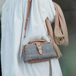 人氣爆棚的「羊毛與皮革組合」！橫扣包，手工皮革單肩包，女士必備 第9張的照片