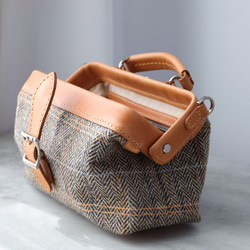 人氣爆棚的「羊毛與皮革組合」！橫扣包，手工皮革單肩包，女士必備 第15張的照片