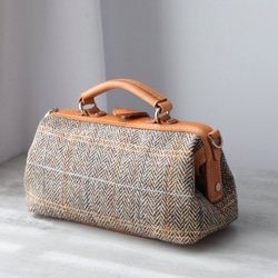 人氣爆棚的「羊毛與皮革組合」！橫扣包，手工皮革單肩包，女士必備 第10張的照片