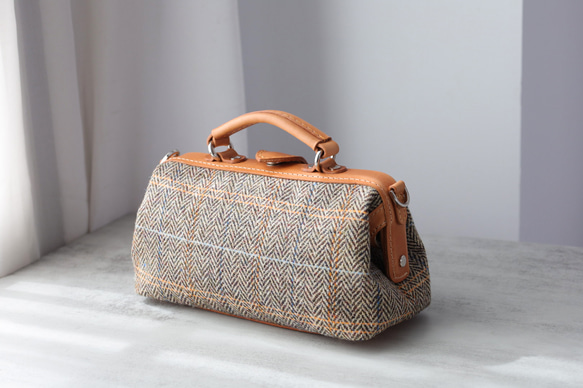 人氣爆棚的「羊毛與皮革組合」！橫扣包，手工皮革單肩包，女士必備 第10張的照片