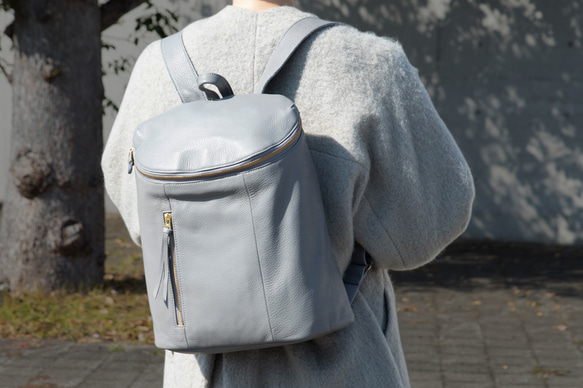 柔らかな本革 リュック シュリンクレザー デイパック グレー