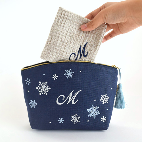 選べるイニシャル】雪の結晶刺繍ポーチ & 刺繍ハンカチのセット 母の日
