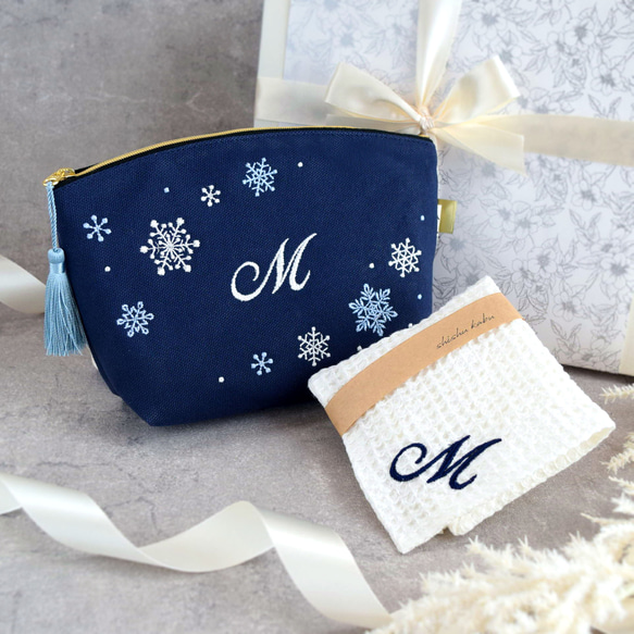 選べるイニシャル】雪の結晶刺繍ポーチ & 刺繍ハンカチのセット 母の日