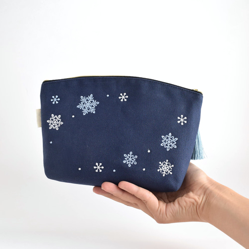 選べるイニシャル】雪の結晶刺繍ポーチ & 刺繍ハンカチのセット 母の日