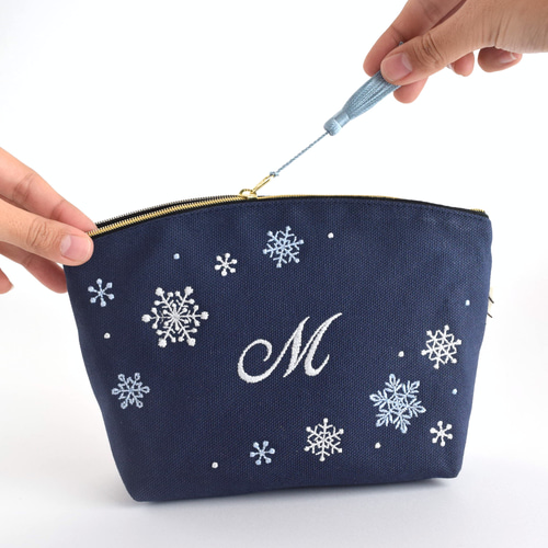 選べるイニシャル】雪の結晶刺繍ポーチ & 刺繍ハンカチのセット 母の日