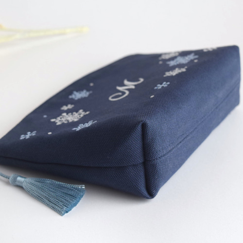 選べるイニシャル】雪の結晶刺繍ポーチ & 刺繍ハンカチのセット 母の日