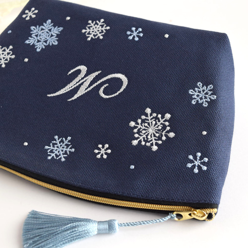 選べるイニシャル】雪の結晶刺繍ポーチ & 刺繍ハンカチのセット 母の日
