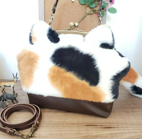 ハンドメイド　猫耳　しっぽ付き　スマホ　リュック型ショルダーポーチ　黒猫　ネコ ハンドメイド 猫耳 しっぽ付き スマホ リュック型ショルダーポーチ 黒