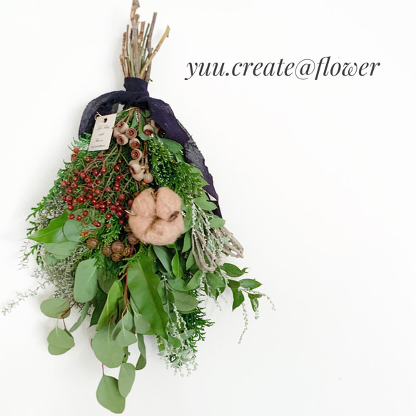 『yuu.create@flower』針葉樹とユーカリのクリスマススワッグ 1枚目の画像