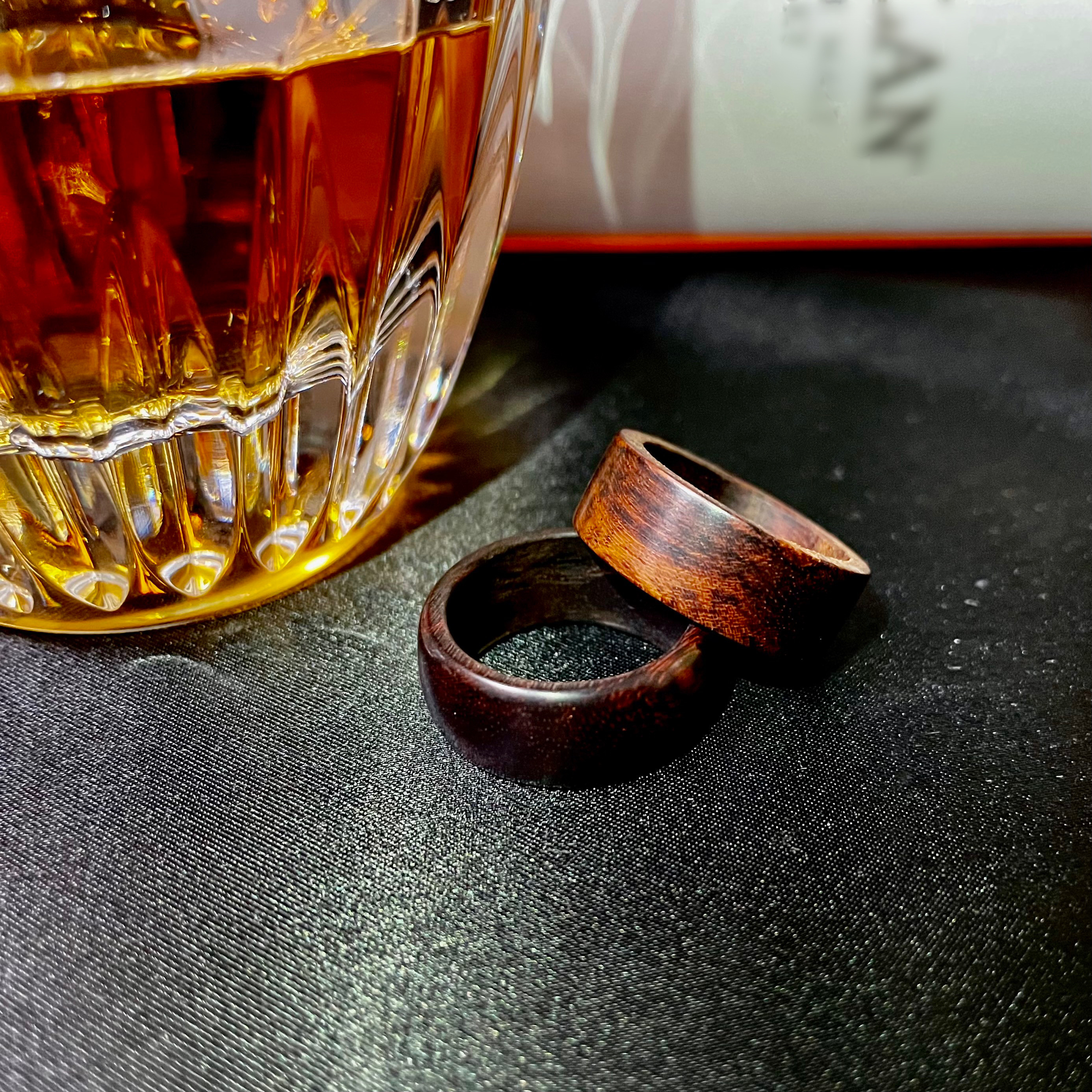 【受注生産】スネークウッド_木の指輪(ウッドリング)_黒色&茶色_金属アレルギー対応_ペアリング