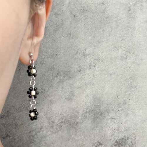 flower - Black - / pierce B003 / 韓国風 花 ビーズ ピアス ブラック