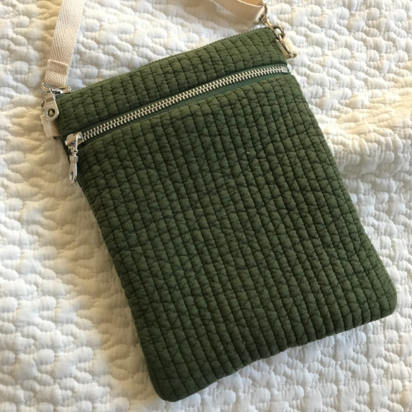 NUBI  baked khaki green スマホショルダー　ヌビ　イブル　サブバッグ　ポシェット　ヌビバッグ　 2枚目の画像