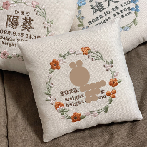 miniクーハン×イニシャルminiクッション お花の枠】赤ちゃんの命名刺繍ミニクッション ニューボーンフォト 命名