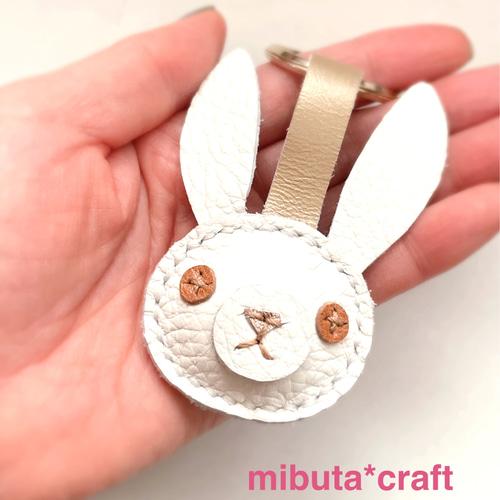 MCM エムシーエム ウサギ キーホルダー キーリング MCM エムシーエム ウサギ 兎 バックチャーム キーホルダー
