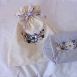 【Set販売】花刺繍のおむつポーチ & お着替えポーチ 9枚目の画像