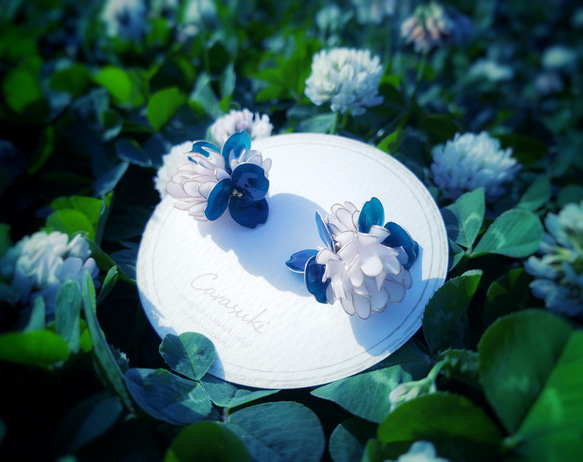 シロツメクサの花飾りピアス ピアス（フック・チェーン） Carasuki 